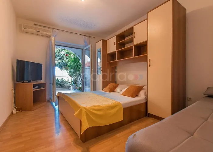 Daire Quiet Area Rose Makarska