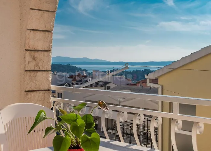 Daire Quiet Area Rose Makarska