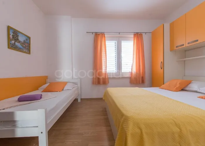 Quiet Area Rose Daire Makarska