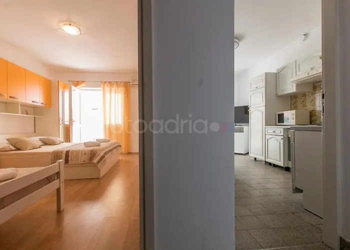 Daire Quiet Area Rose Makarska