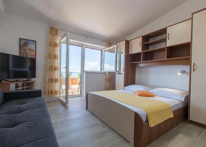 Quiet Area Rose Makarska