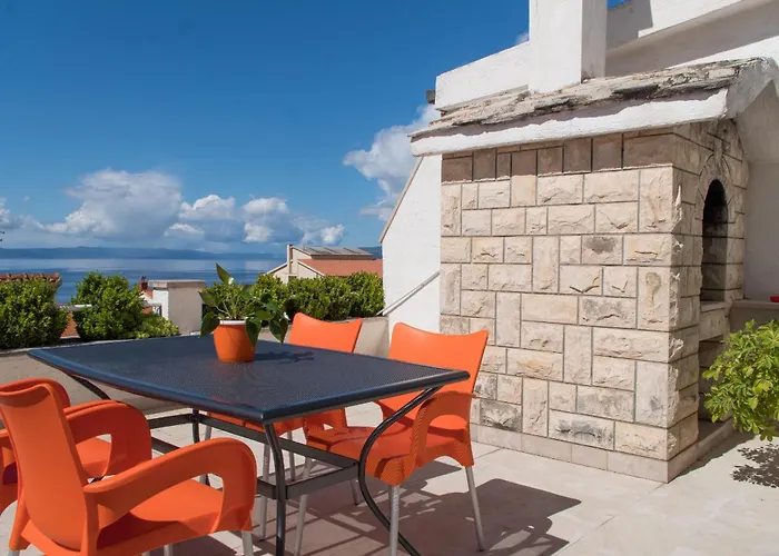 Quiet Area Rose Daire Makarska