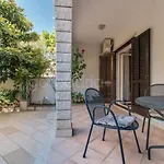 Quiet Area Rose شقة *