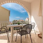 Quiet Area Rose * ماكارسكا