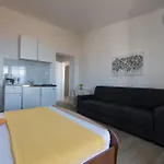 Quiet Area Rose * ماكارسكا