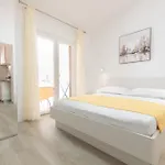 Quiet Area Rose * ماكارسكا