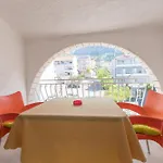 Quiet Area Rose ماكارسكا