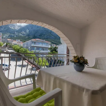 Quiet Area Rose Apartment