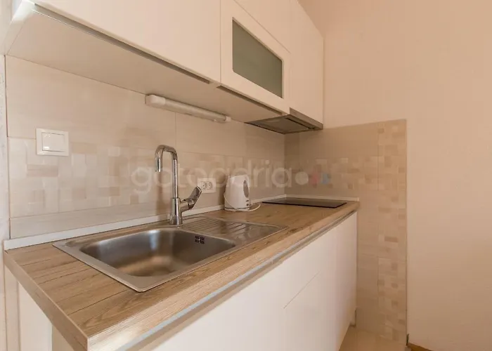 Quiet Area Rose Apartment Makarska