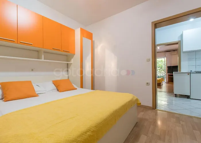 Apartment Quiet Area Rose Makarska