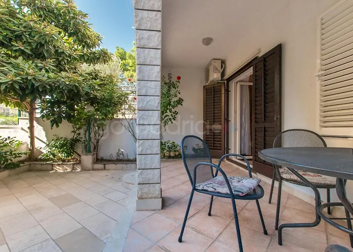 Quiet Area Rose Apartment *