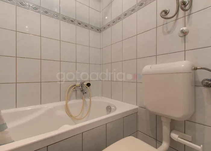 Apartment Quiet Area Rose Makarska