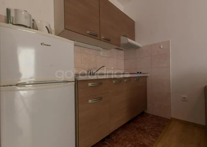 Quiet Area Rose Apartment Makarska