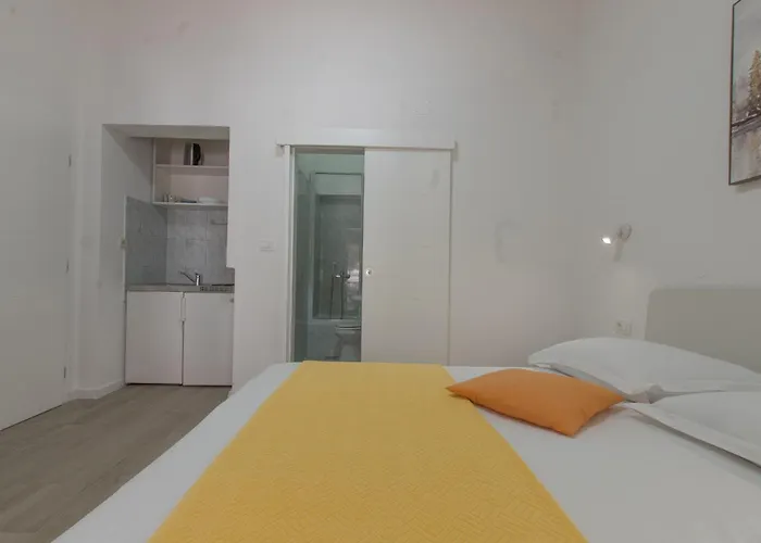 Quiet Area Rose Apartment Makarska