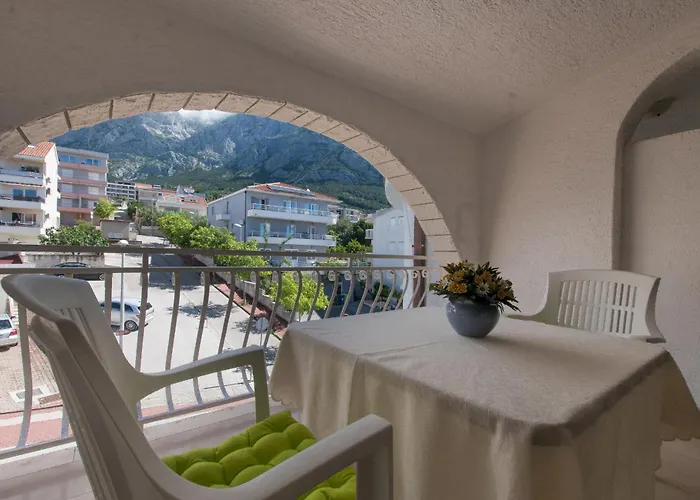 Quiet Area Rose Apartment