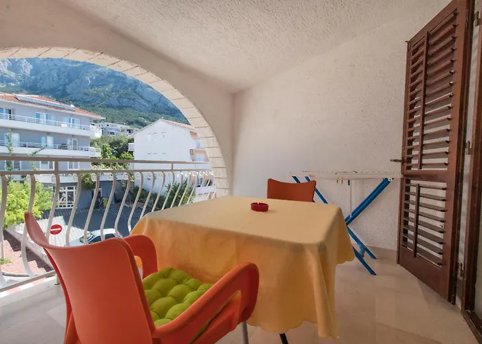 Apartment Quiet Area Rose Makarska