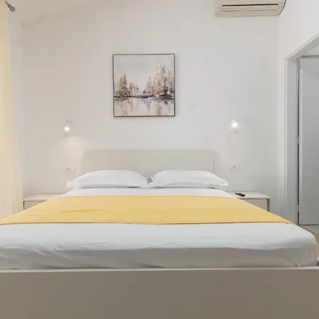 Quiet Area Rose Apartman *